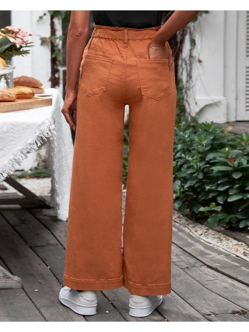 These flare pants feature baggy style, wide legs and high waisted design enhanci - Picture 2 of 6